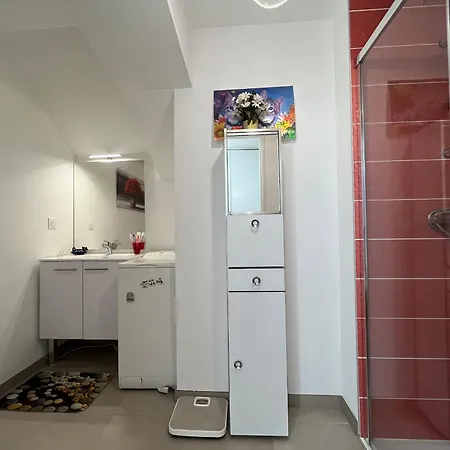 Apartment T2 Lumineux A Avec Balcon Et Parking - Fr-1-319-621 *